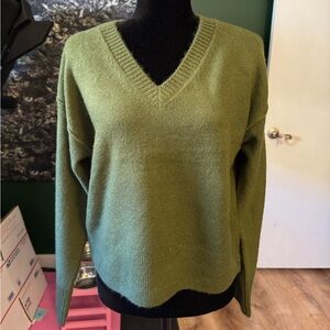CeCe Olive V-Neck Women's Sweater